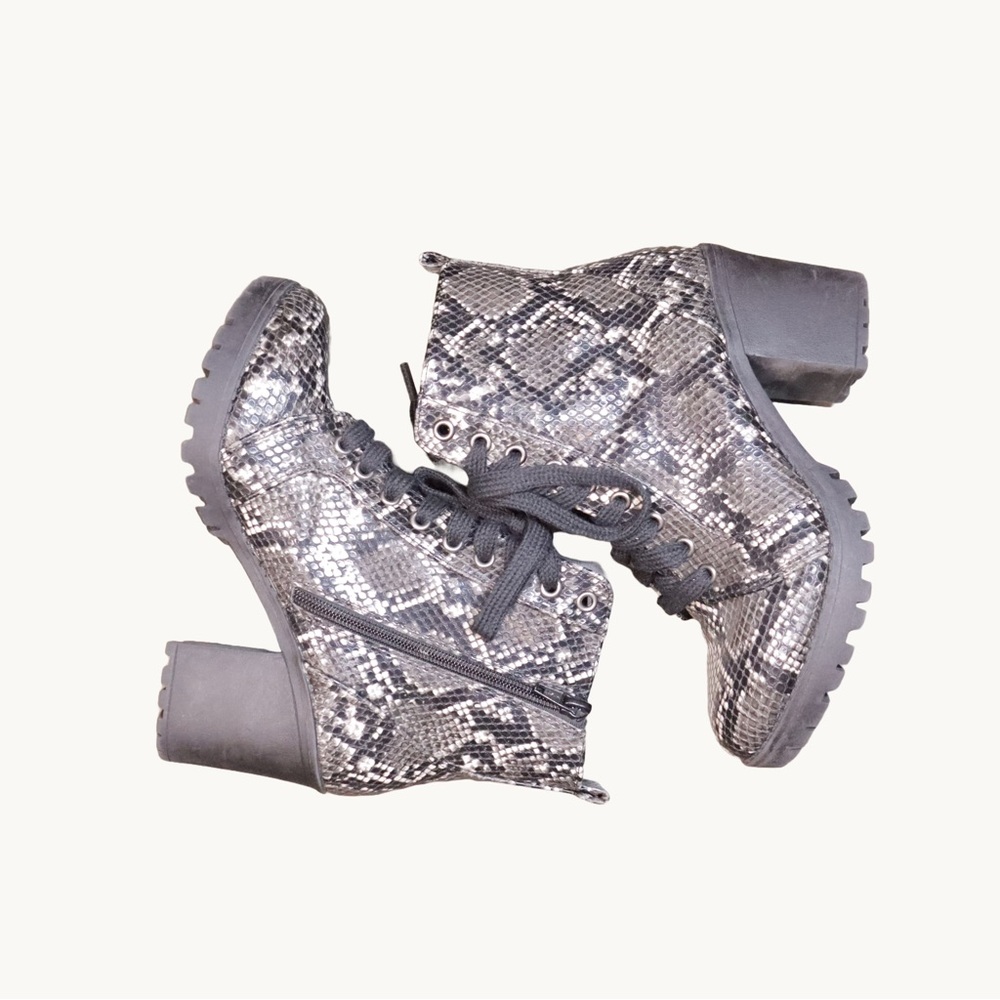 TIME AND TRU Women’s Snakeskin Print Heeled Boots | High heels | Black | Size 7